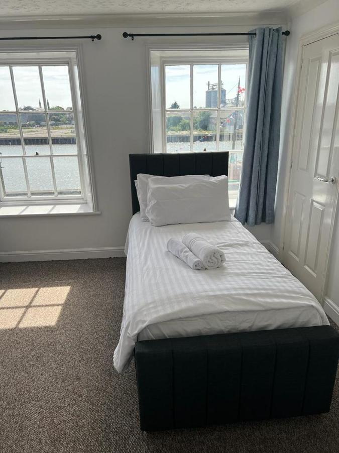 Spacious One Bedroom Flat With River View, 1E Грейт-Ярмут Экстерьер фото